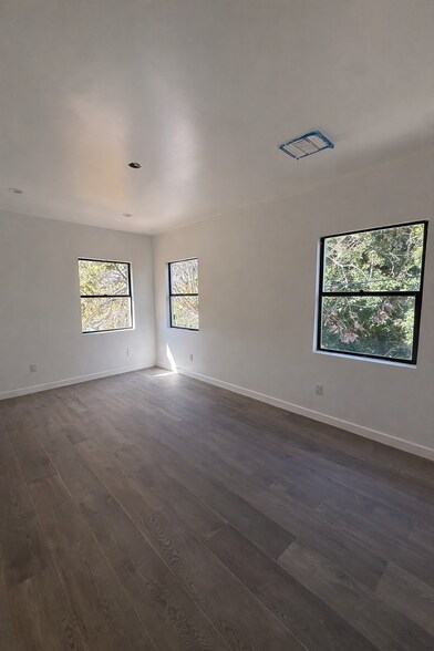 More Photos Of 304 N Harper Ave, Los Angeles Storefront Retail Office For Lease