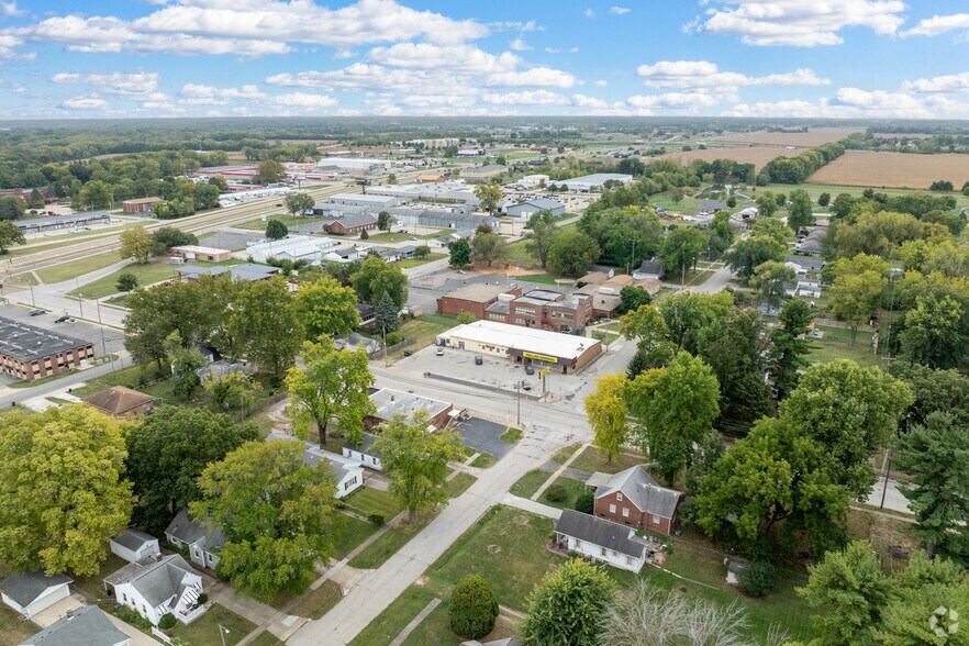 More Photos Of 500 E Saint Joseph St, Springfield Storefront For Sale