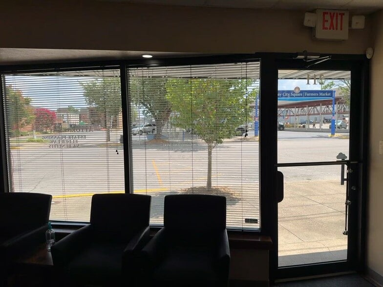 More Photos Of 211 E Market St, New Albany Office For Lease