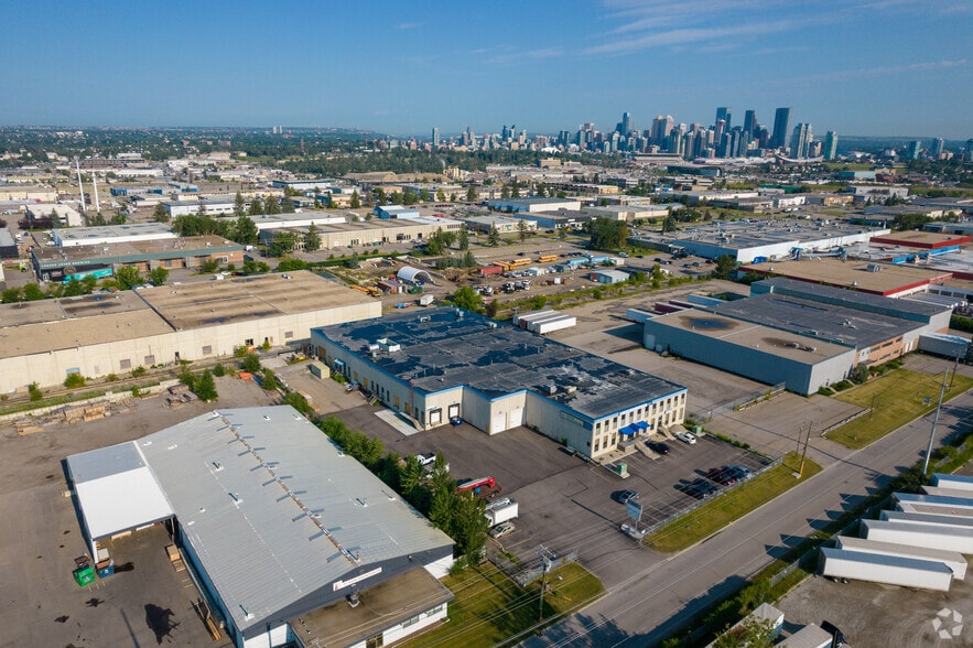 More Photos Of 4029 SE 11 St, Calgary Warehouse For Lease