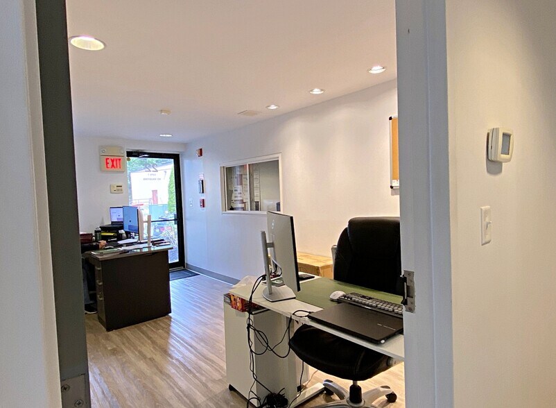 More Photos Of 22 6th Rd, Woburn Warehouse For Lease