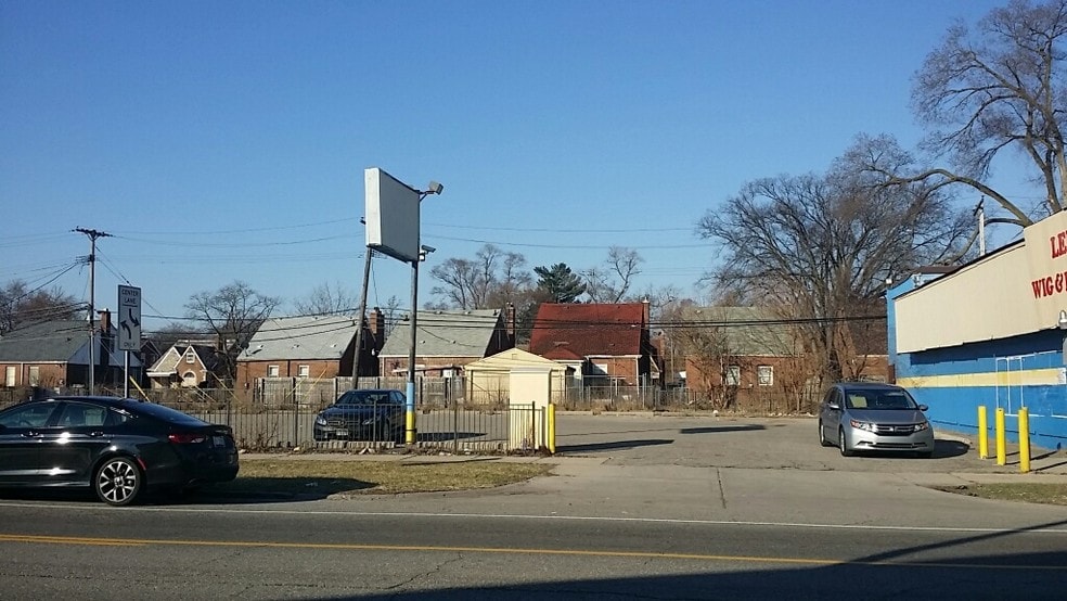More Photos Of 18451 Wyoming St, Detroit Freestanding For Lease