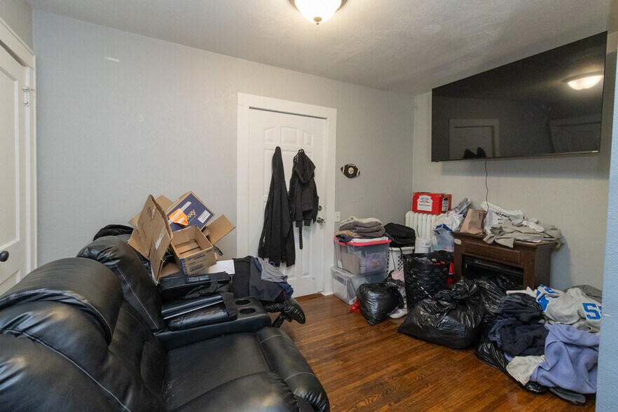 More Photos Of 1321 Payne Ave, Saint Paul Storefront Retail Residential For Sale