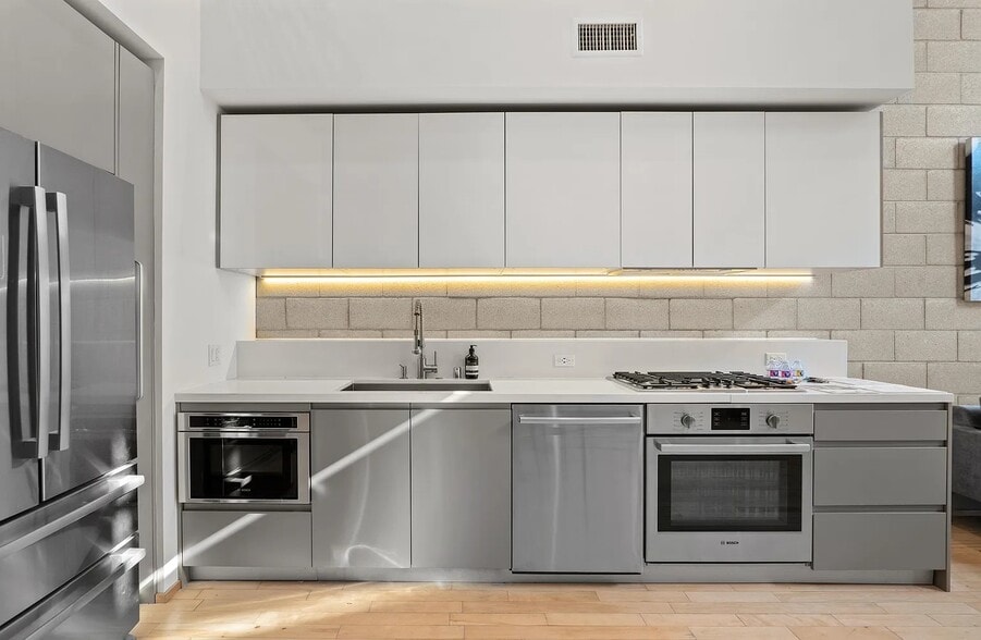 More Photos Of 3450 Cahuenga Blvd W, Los Angeles Office Residential For Sale