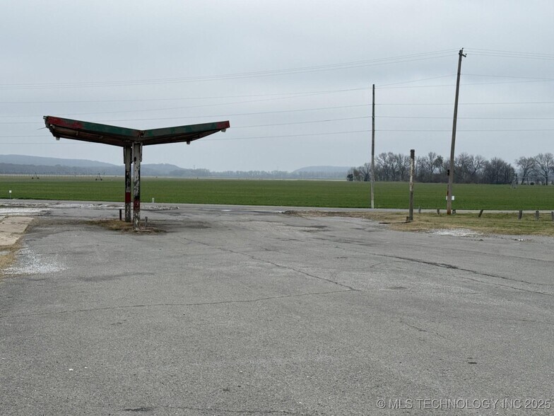 Primary Photo Of 17353 Oklahoma 100, Webbers Falls Land For Sale