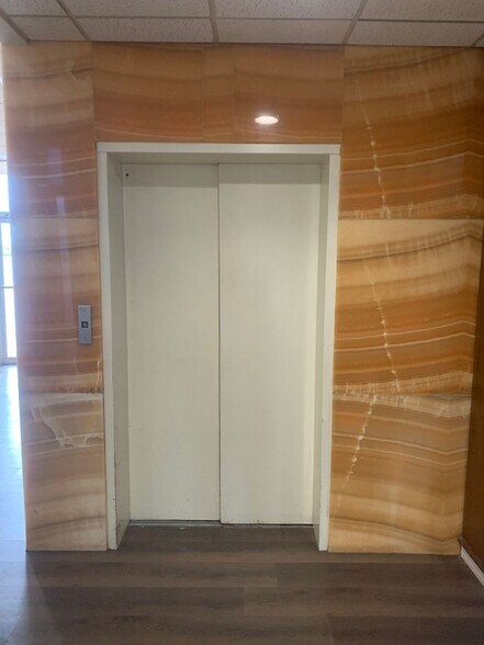 More Photos Of 598 Westwood Dr, Abilene Office For Lease