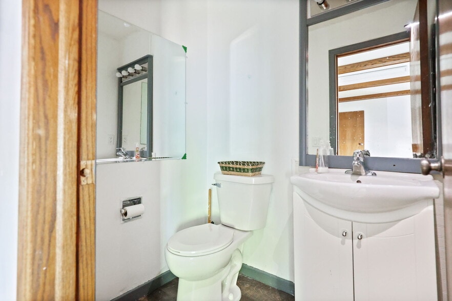 More Photos Of 2215 N Center Rd, Saginaw Office For Sale