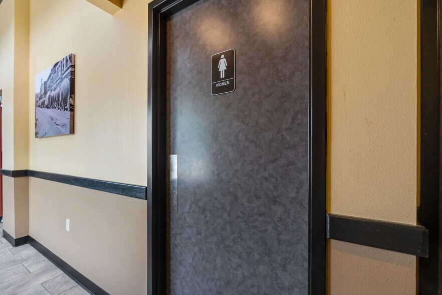 More Photos Of 1138 Yellowstone, Pocatello Restaurant For Sale