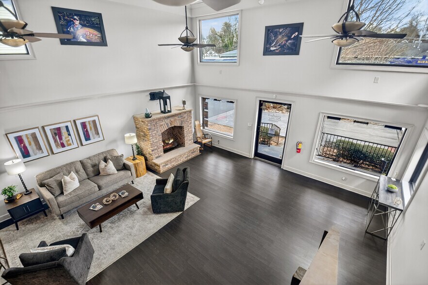 More Photos Of 240 W Main St, Blue Ridge Office For Sale