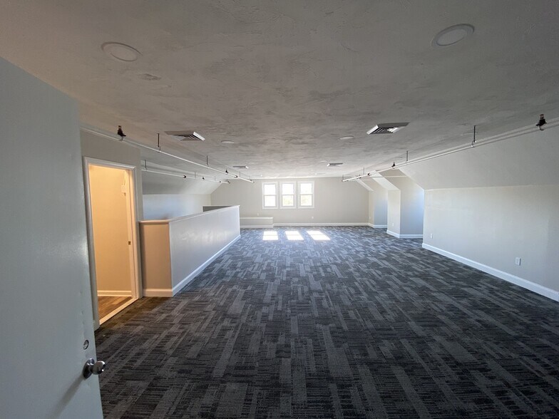 More Photos Of 46 Columbia Rd, Pembroke Unknown For Lease