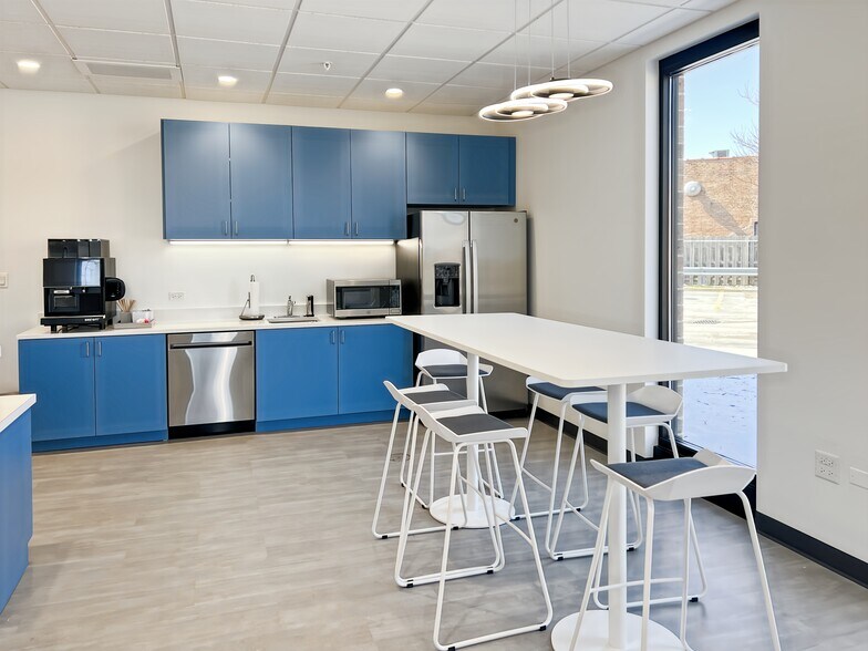 More Photos Of 205 W Grand Ave, Bensenville Coworking Space