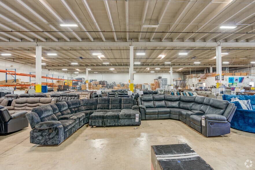 More Photos Of 5240-5260 NW 167th St, Hialeah Warehouse For Lease