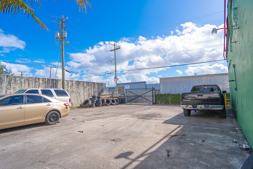 More Photos Of 5201 NW 36th Ave, Miami Light Manufacturing For Sale