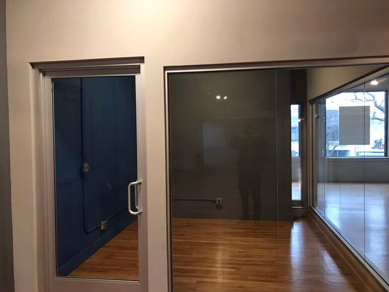 More Photos Of 308 S Main St, Royal Oak Storefront Retail Office For Lease