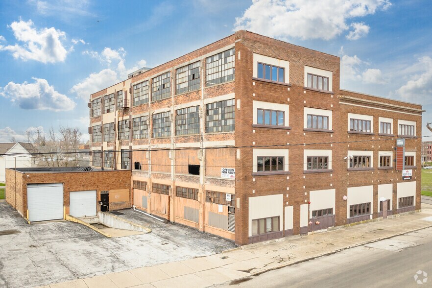 More Photos Of 2119 Ashland Ave, Toledo Industrial For Sale