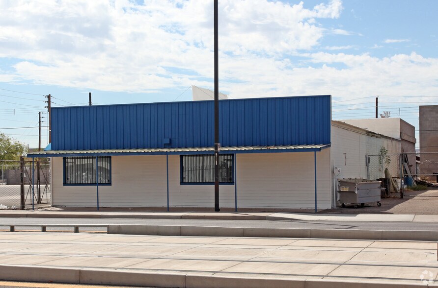 More Photos Of 3255 E Washington St, Phoenix Manufacturing For Lease