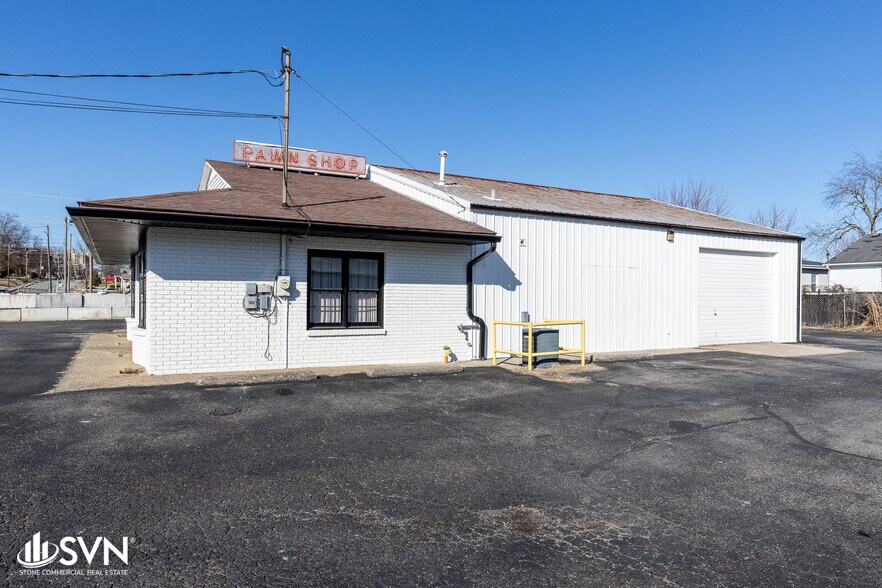 More Photos Of 508 S 3rd St, Danville Showroom For Lease