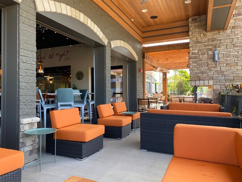 More Photos Of 9290 Kenwood Rd, Blue Ash Restaurant For Sale