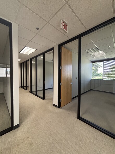 More Photos Of 5301 Veterans Memorial Pky, Saint Peters Office For Lease