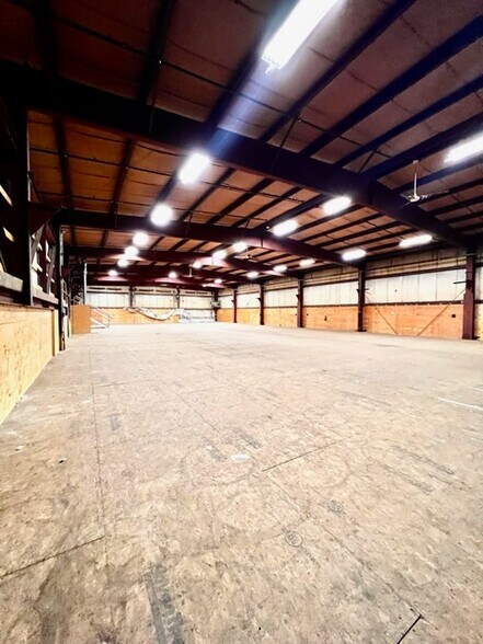 More Photos Of 4 Gator Rock Rd, Somersworth Distribution For Sale