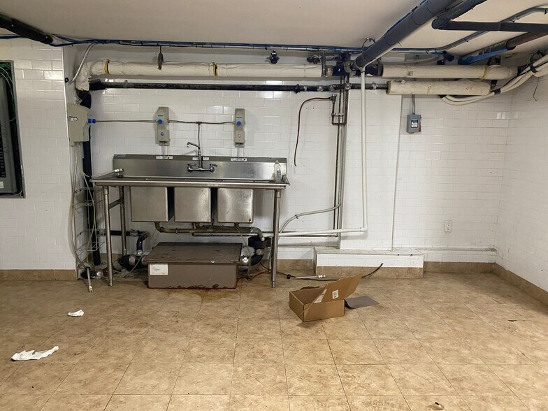 More Photos Of 886-894 1st Ave, New York Apartments For Lease