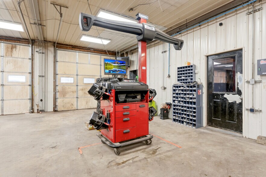 More Photos Of 622 Blue Horizon Dr, Morgantown Auto Repair For Sale