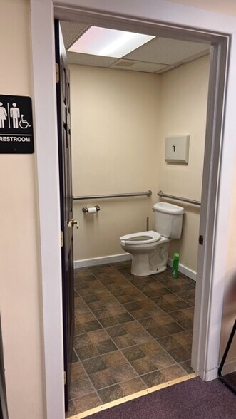 More Photos Of 119 E Laurel Rd, Stratford Medical For Sale