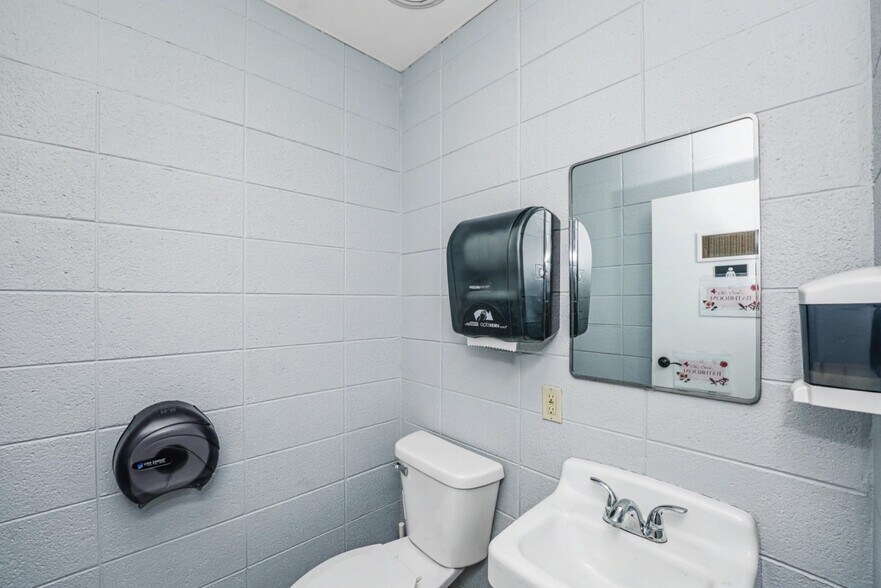 More Photos Of 5515 W Florist Ave, Milwaukee Warehouse For Sale