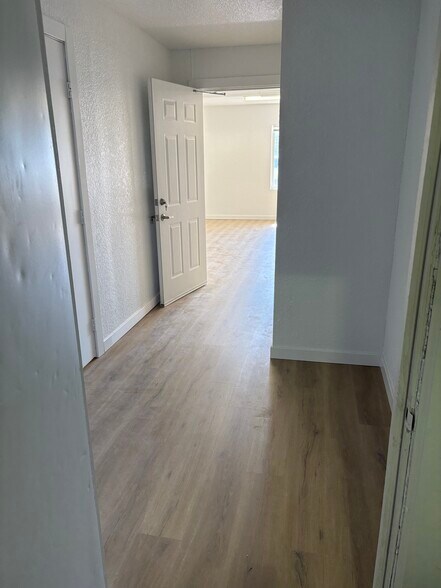 More Photos Of 18440 Paulson Dr, Port Charlotte Service For Lease