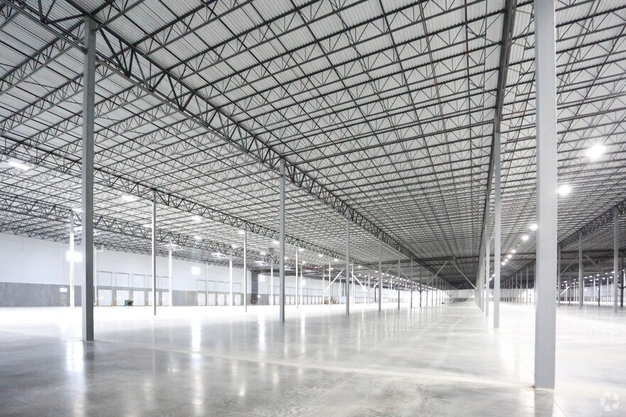 More Photos Of 201 River Ridge Pky, Jeffersonville Warehouse For Lease