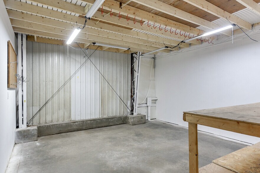 More Photos Of 250 Broad St, Greenwood Showroom For Sale