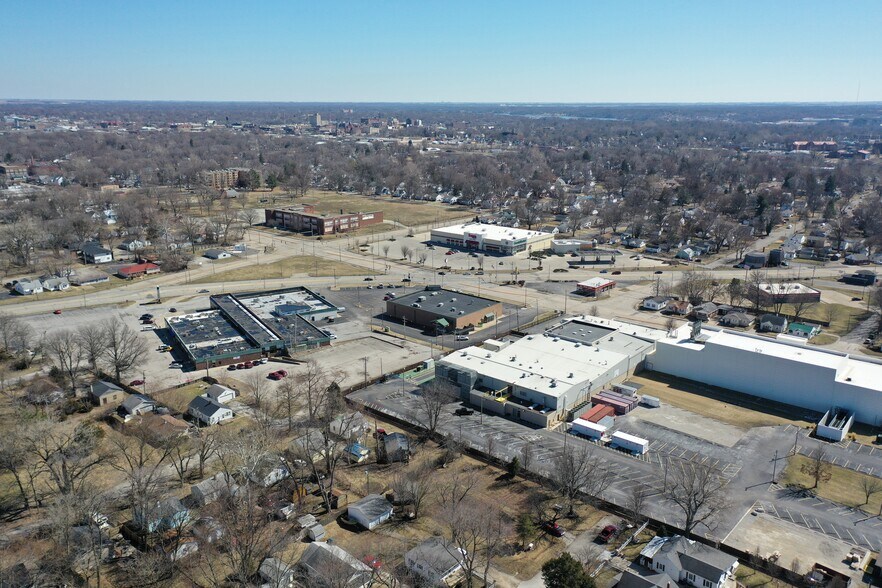 More Photos Of 1311 IL-48, Decatur Drugstore For Sale