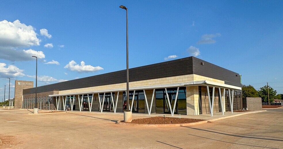 More Photos Of 6767 Southwest Pky, Wichita Falls Medical For Lease