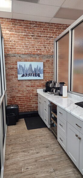 More Photos Of 217-219 E Washington St, Greenville Storefront Retail Office For Lease