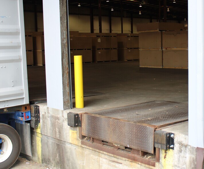 More Photos Of 1023 Legrand Blvd, Charleston Warehouse For Lease