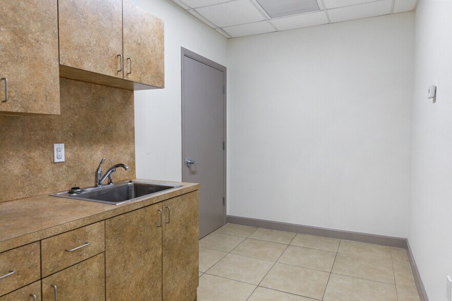 More Photos Of 1801-1839 NW 79th Ave, Doral Unknown For Lease