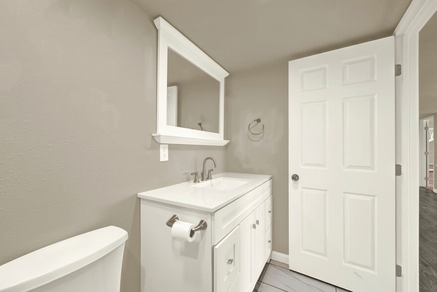 More Photos Of 124 S Porter Rd, Dixon Service For Sale