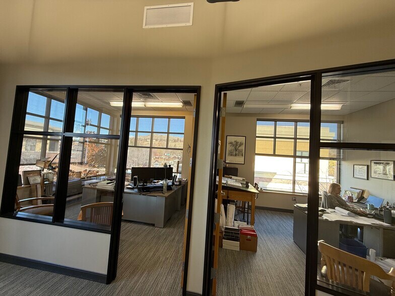 More Photos Of 2400 E Riverwalk Dr, Boise Loft Creative Space For Lease
