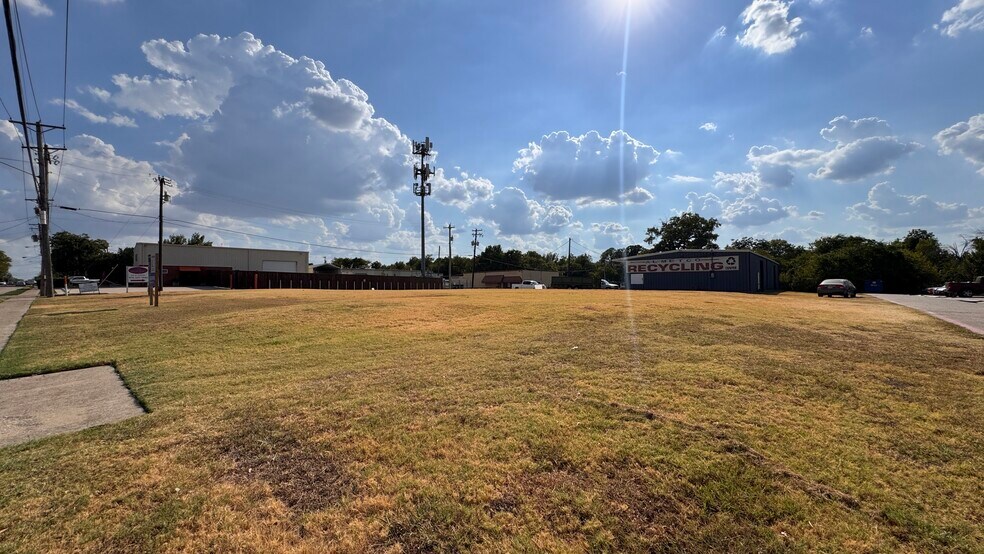 More Photos Of 709 N Cowan Ave, Lewisville Land For Sale