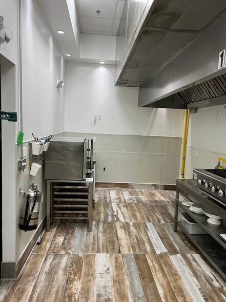 More Photos Of 25115 Gosling Rd, Spring Restaurant For Sale