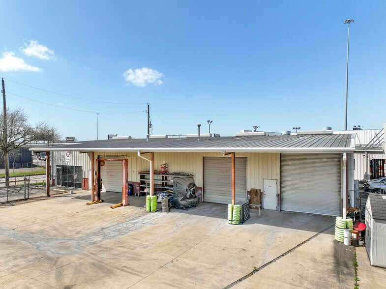 More Photos Of 115 Cinnamon Dr, Katy Flex For Lease