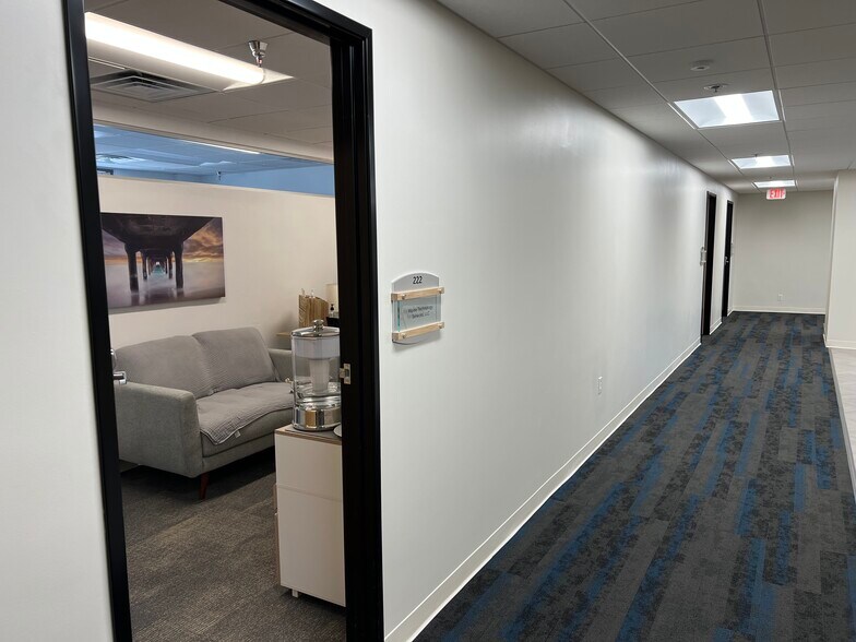 More Photos Of 330 Rancheros Dr, San Marcos Research And Development For Lease