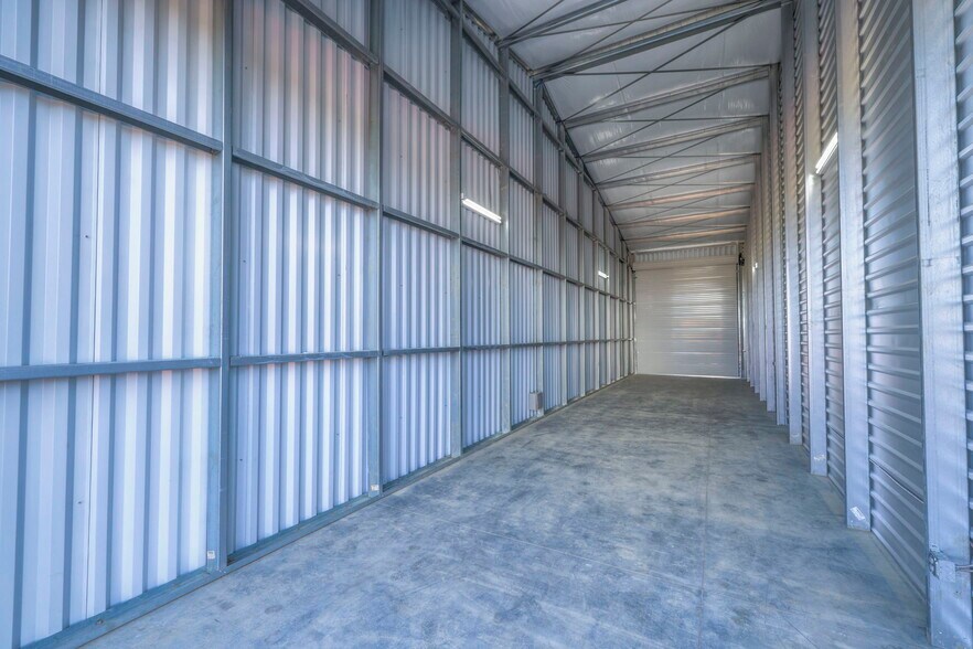 More Photos Of 1901 E 173rd St, Belton Self Storage For Lease