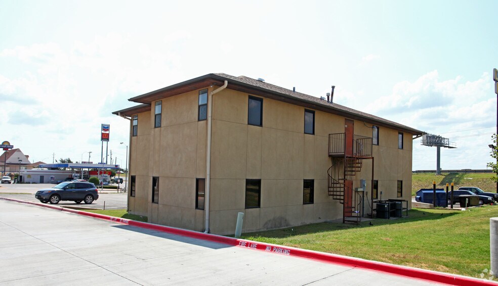 More Photos Of 2030 S Las Vegas Trl, White Settlement Office For Sale