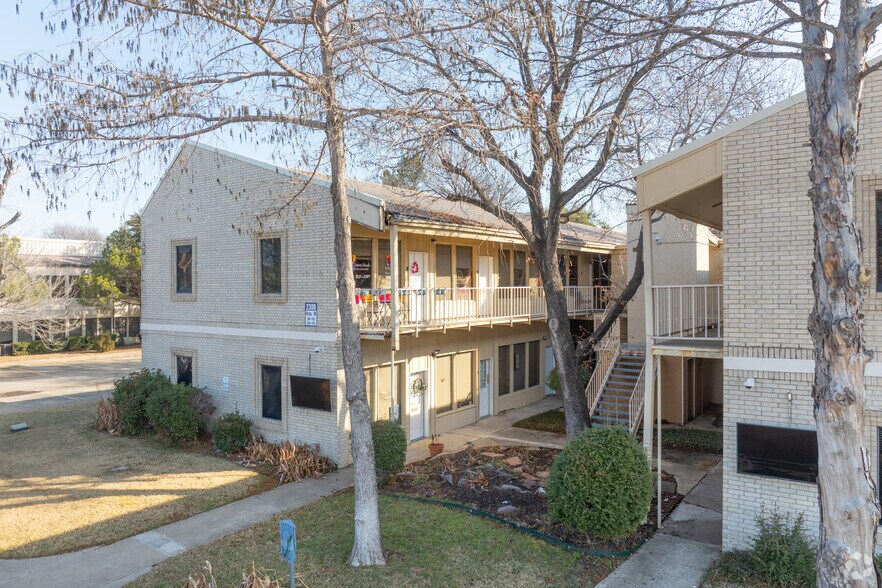 More Photos Of 2304 Oak Ln, Grand Prairie Office For Sale