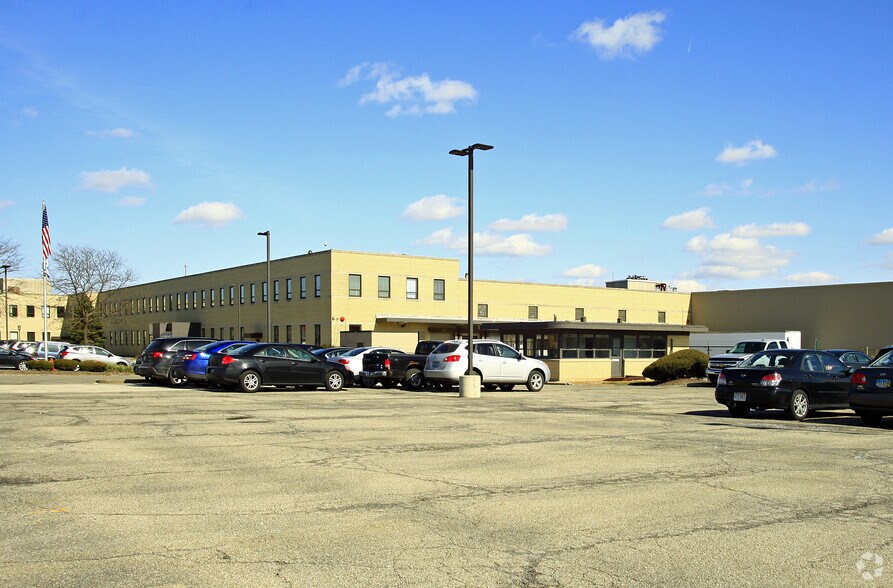 More Photos Of 901 Cleveland St, Elyria Warehouse For Lease