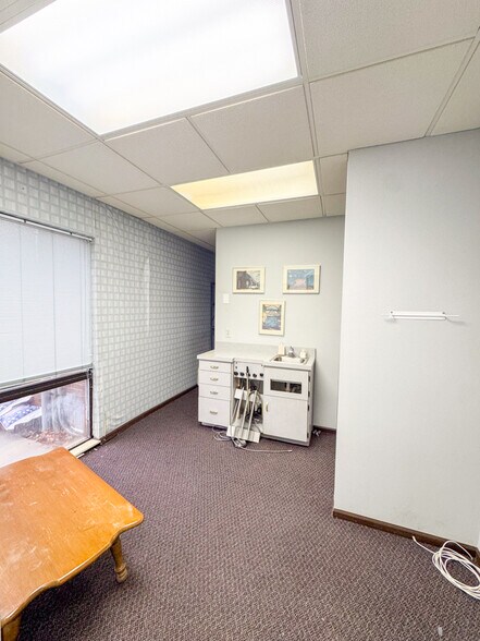 More Photos Of 3540 N Belt W, Belleville Medical For Sale