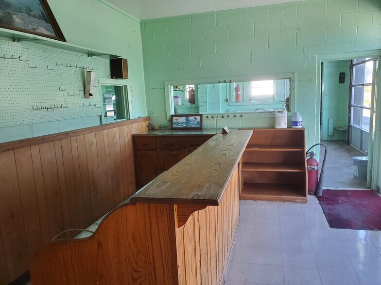 More Photos Of 401 N 3rd St, Lilbourn Flex For Sale