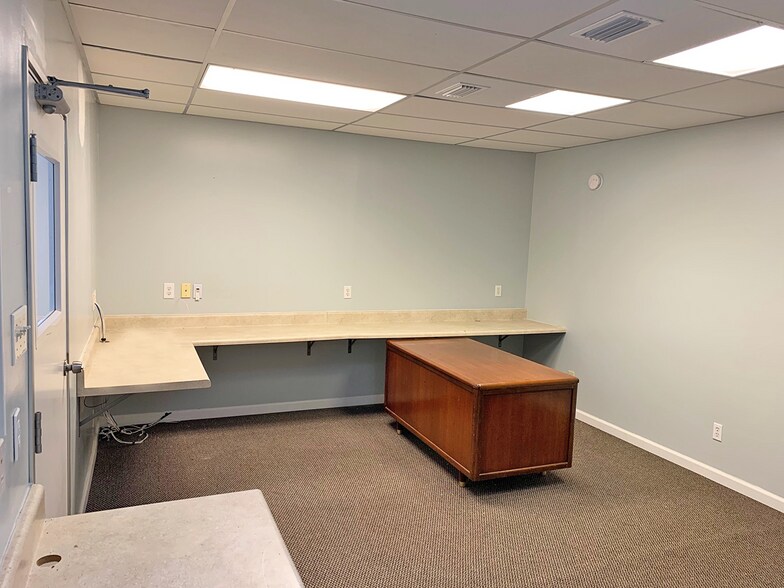 More Photos Of 515 Azalea Rd, Mobile Medical For Sale