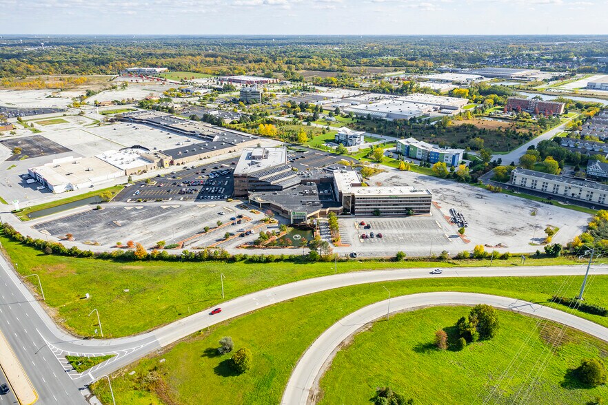 More Photos Of 500 Holiday Plaza Dr, Matteson Hotel For Sale